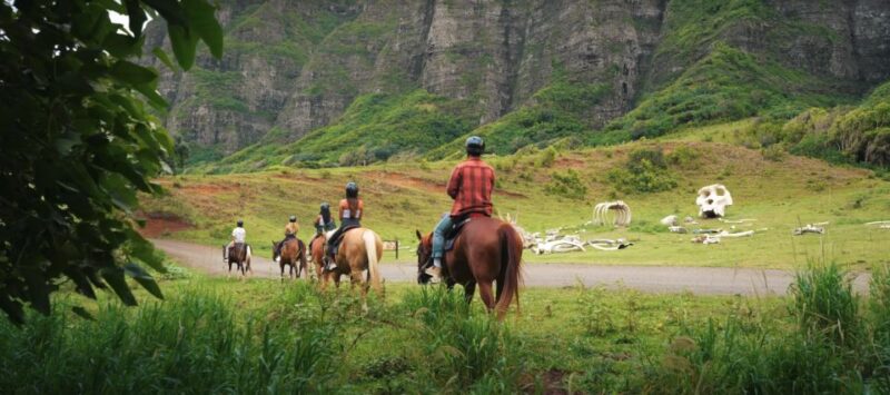 Oahu: Kualoa Hills and Valleys Horseback Riding Tour - The Role of Guides and Their Expertise