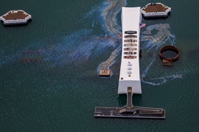 Oahu: Pearl Harbor and Honolulu City Tour - Visiting the Pearl Harbor Visitor Center and USS Arizona Memorial