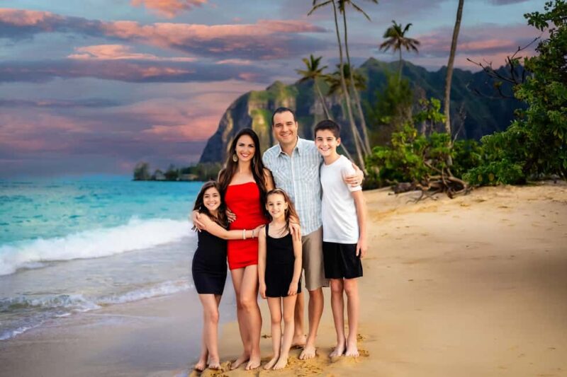 Oahu: Professional Photographer Couples and Families - Authentic Oahu Photos in Just 45 Minutes with a Pro Photographer