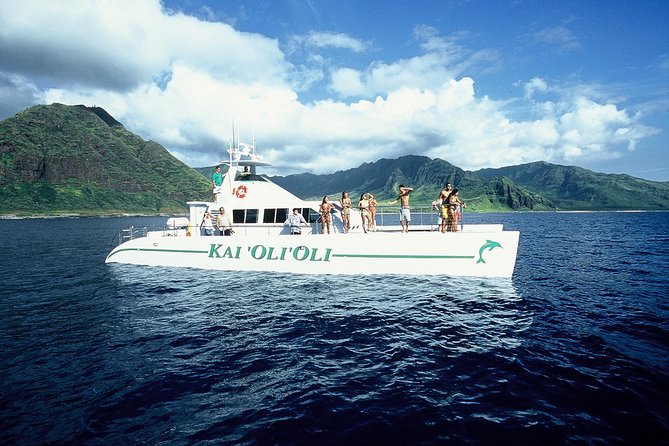 Oahu: Snorkeling and Dolphin Watch Cruise With Hawaiian Buffet - Snorkeling in a Hidden Reef with Top-Quality Equipment