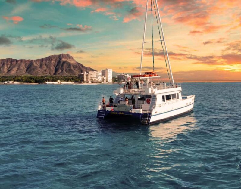 Oahu: Sunset Sail Cruise in Waikiki - Food, Drinks, and Onboard Comfort