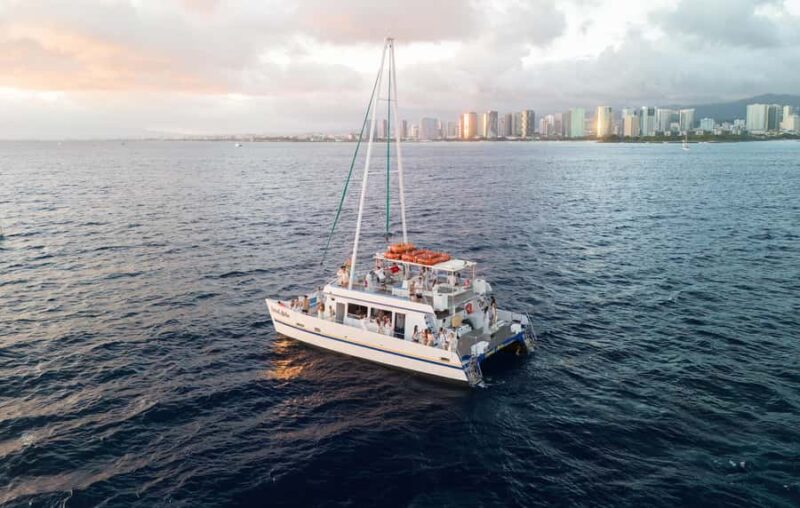 Oahu: Sunset Sail Cruise in Waikiki - The Crew and Atmosphere