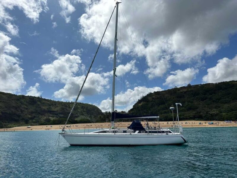 Oahu: Sunset sailing in small intimate groups - The Unique Experience of Sunset Sailing on The Universe