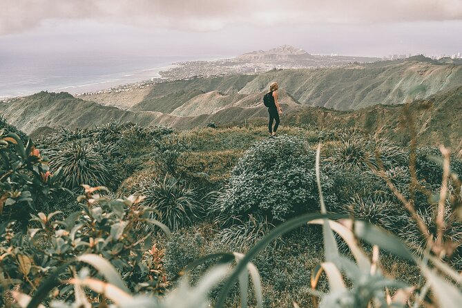 Oahu's iconic hikes - Kuliouou with photography - Starting Point at Kuliouou Valley Trail in Honolulu