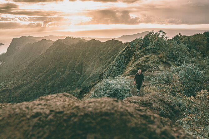 Oahu's iconic hikes - Kuliouou with photography - Navigating the Trail to the Summit