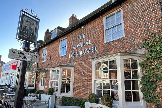 Oakham Private Historical Pub Walking Tour - The Queen Elizabeth II Memorial Statue