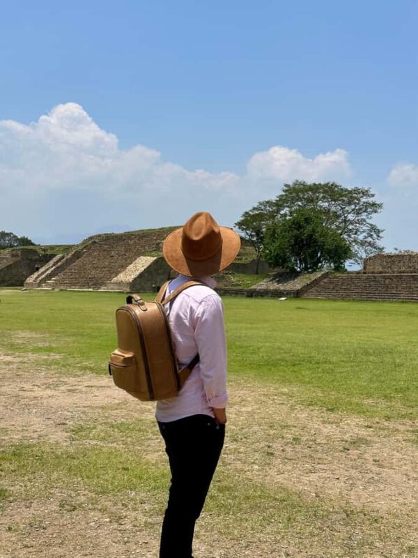 Oaxaca: Monte Albán Tour with Breakfast at Abastos Market - Enjoy a Traditional Memelitas Breakfast at Abastos Market