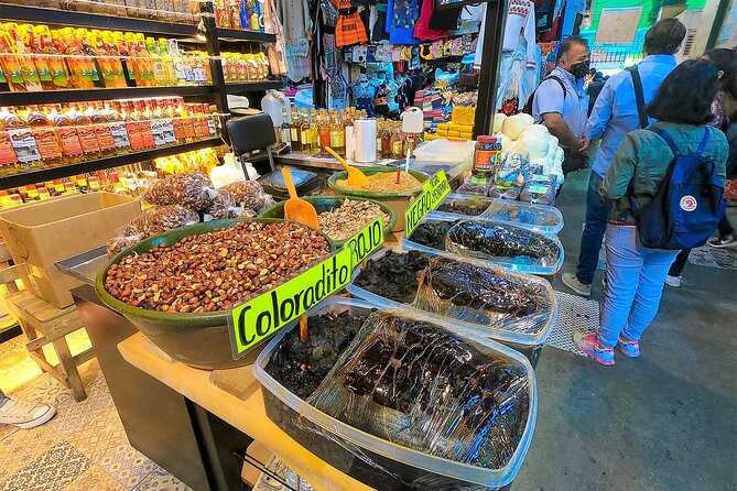 Oaxaca overnight guided tour from Huatulco - Visiting Santa María El Tule and Oaxaca City Center