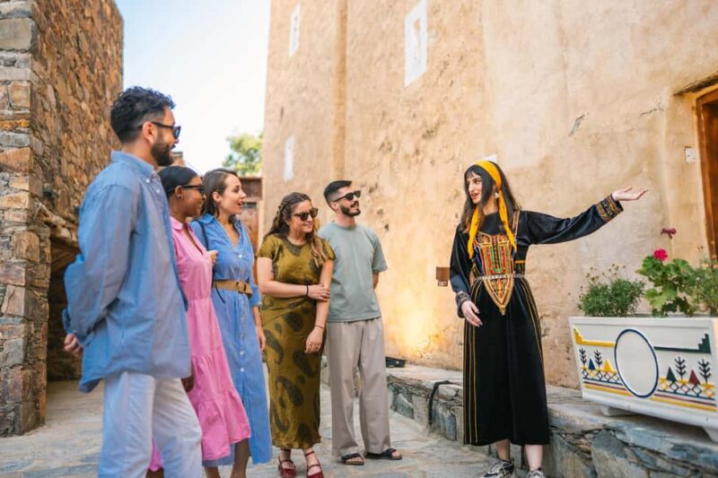 Oaxaca: Private Mitla Tour with Chocolate Tasting by Car - Traditional Oaxacan Lunch Experience