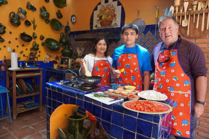 Oaxaca: Traditional Oaxacan Cooking Class with Market Visit - Logistics: How the Tour Runs Smoothly