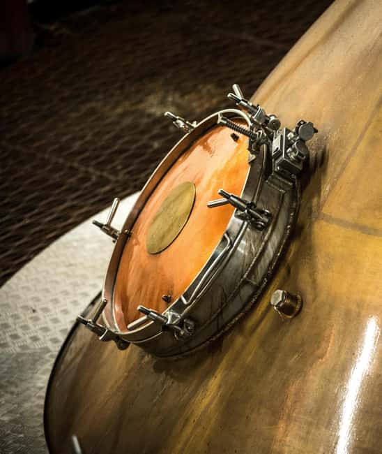 Oban: Distillery Tour with 3 Whisky Tastings - Exploring the Traditional Mash Tun and Distillation Rooms