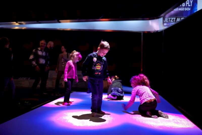 Oberhausen: HOUSE OF MAGIC - powered by Ehrlich Brothers - Virtual Reality Flight and Teleportation Experience