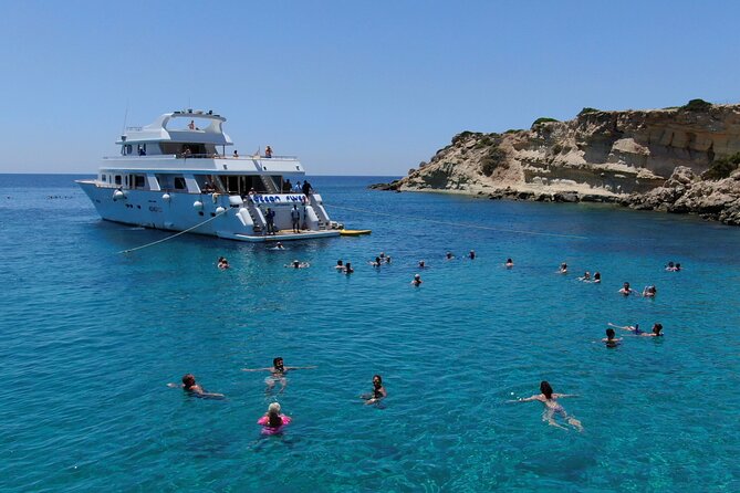 Ocean Flyer VIP Cruise from Paphos Adults Only - Food and Drinks: Buffet and Open Bar