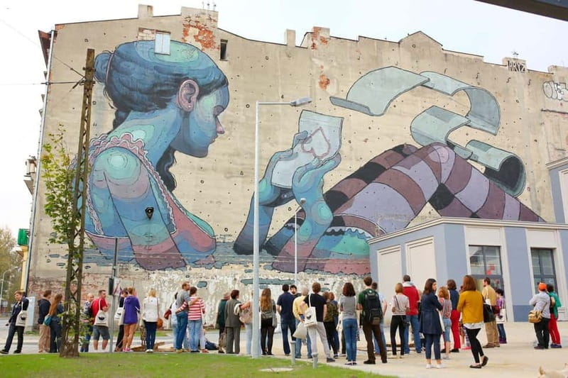 ód Street Art Tour: Discover the City of Murals - Choosing Between the City Center and District Tours