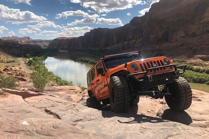 Off-Road Private Jeep Adventure in Moab Utah - Driving Skills and Guide Personalities of Rika, Jason, and Brandon