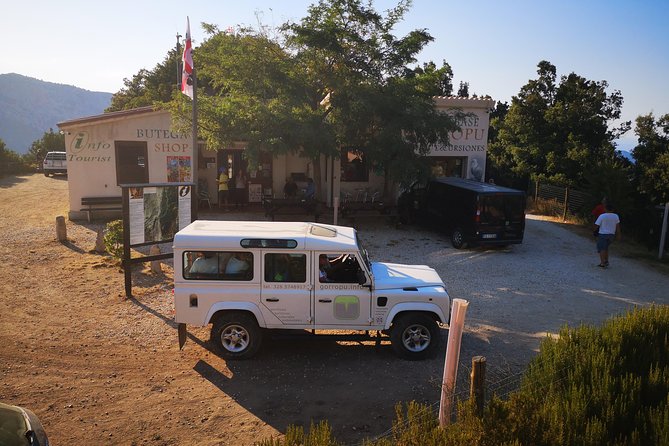 Off-road tour in the Supramonte and visit to Pischina Gurthàddala - Visiting Sa Sedda de as bacas and Nuragic Sites