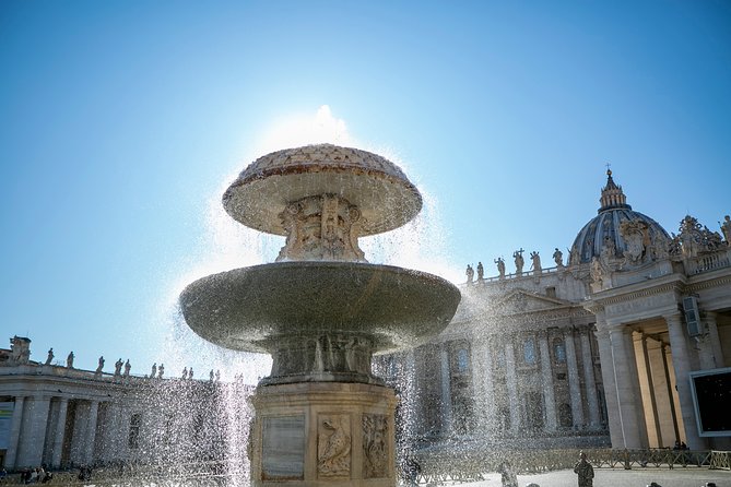 Off-the-beaten-Path Skip the line Vatican & Sistine Chapel Tour - Visiting the Iconic Saint Peter’s Square