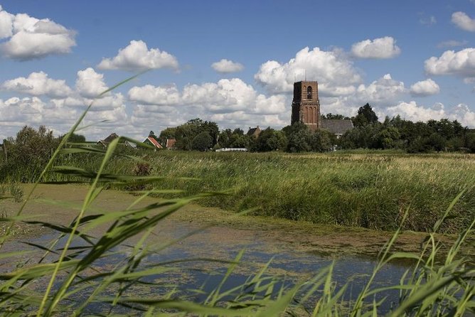 Off the beaten paths Dutch Country Side Private Tour in Jaguar - Discovering Volendam: The Famous Fishing Village