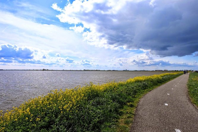 Off the Beaten Paths Dutch Landscape Private Tour 1/2 day Jaguar - Exploring Monnickendam: A Historic Hamlet