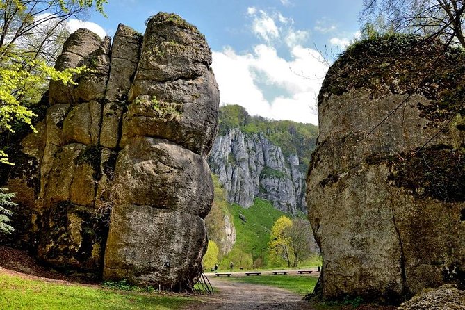 Ogrodzieniec Castle & Ojcow National Park Tour - Scenic Photo Stops at Hercules Club and Pieskowa Skala Castle