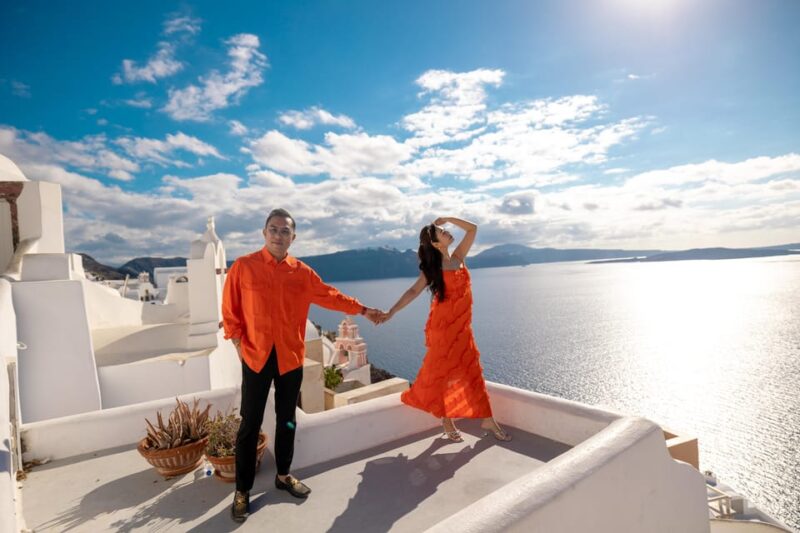 Oia: Couple photoshoot with 30 edited Photos - Scenic Locations and Unique Perspectives
