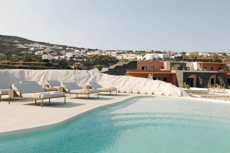 Oia: Retreat Infinity Pool Ticket with Sea and Sunset Views - Fresh Fruit Platter and Refreshments to Rejuvenate