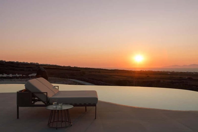 Oia: Retreat Infinity Pool Ticket with Sea and Sunset Views - Who Would Enjoy This Tour Most
