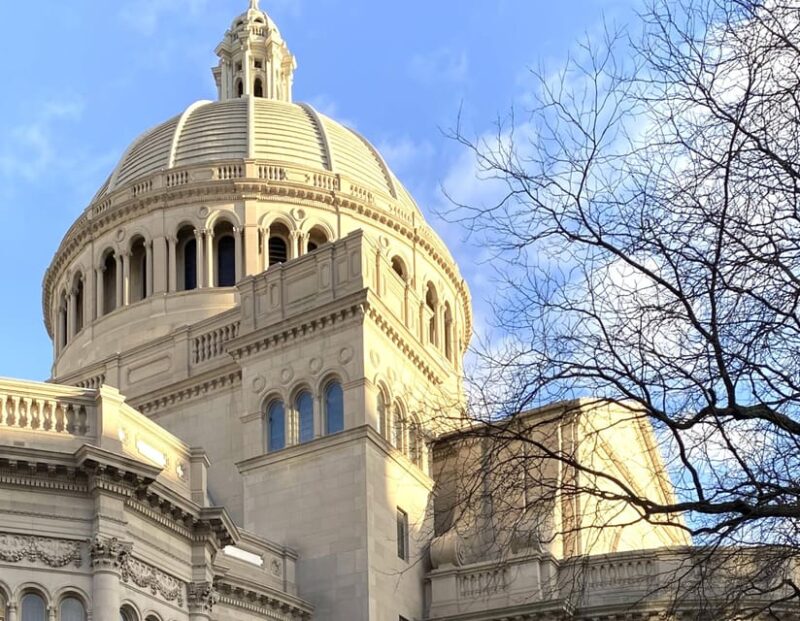 Old Boston: Beacon Hill & Back Bay Walking Tour in French - Exploring the Reclaimed Land of Back Bay