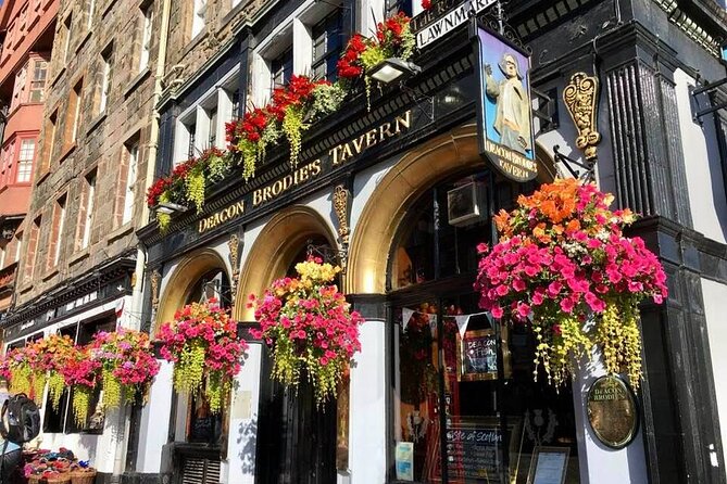 Old Edinburgh Private Walking Tour - Exploring Lawnmarket and the Old Markets