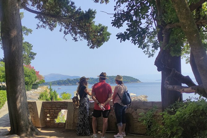 Old Fortress and Corfu Old Town: History and culture - Visiting the Orthodox Church of St. Spyridon