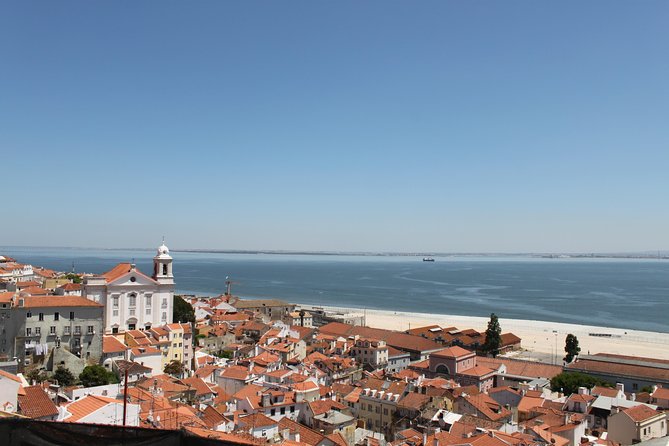 Old Lisbon: Alfama and Sao Jorge neighborhood 3-Hour Walking Tour - Starting Point at Casa dos Bicos