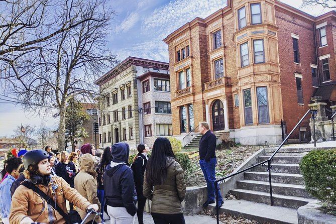 Old Louisville Ghost Tour as Recommended by The New York Times @ 4th and Ormsby - The Guides and Their Storytelling Style