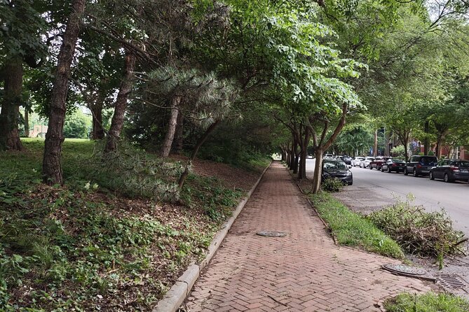 Old Louisvilles Famous Ghosts Smartphone Guided Walking Tour - The Story of the St. James Court Fountain