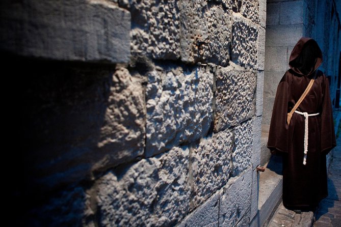 Old Montreal Ghost Walking Tour - The Atmosphere: Spooky but Not Too Scary