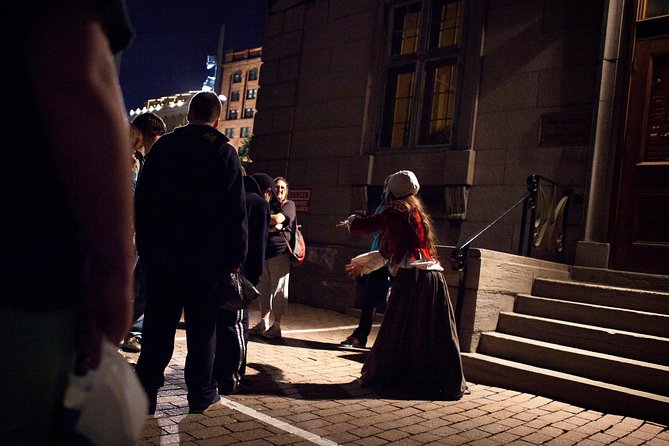 Old Montreal Ghost Walking Tour - The Experience of the Guides: Skilled Storytellers in Costume
