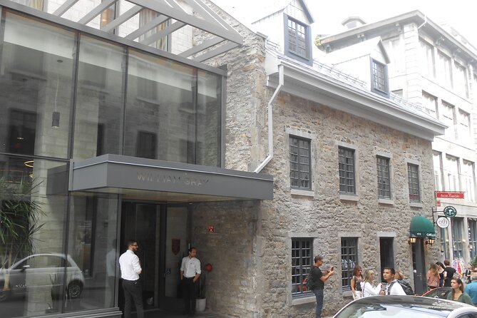 Old Montreal self-guided walking tour & scavenger hunt - Navigating the Pacing and Physical Aspects of the Tour