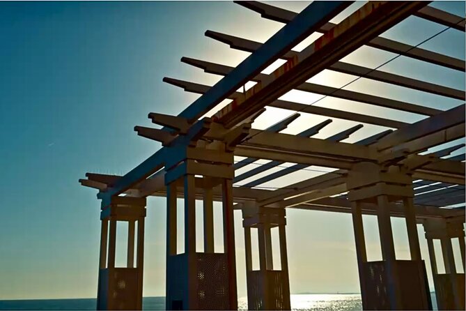 Old Nice: 800 years of a carnival DE l'Histoire - Starting at Place Garibaldi: The Oldest Square in Nice