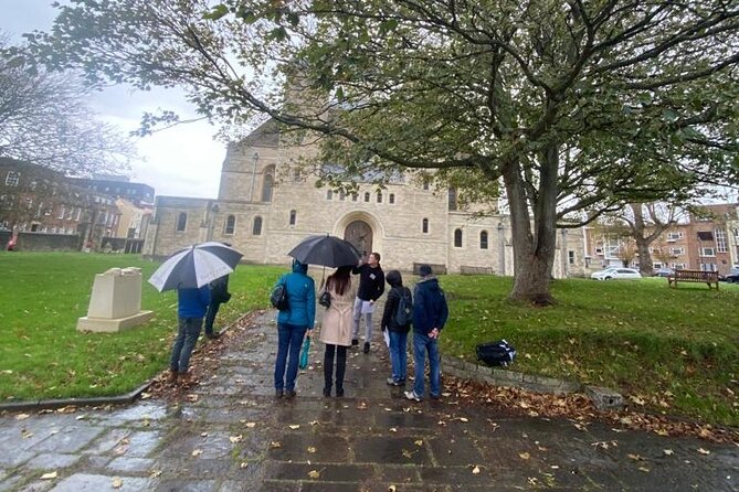 Old Portsmouth Historical Walking Tour - an infernal den of Diabolical Demons - Exploring Portsmouth’s Open-Air Church