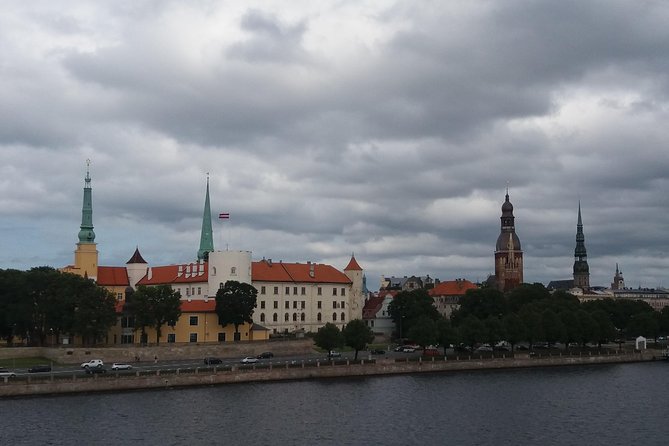 Old Riga Walking Tour / Riga Altstadt Spaziergang - The Experience of a Guided Walking Tour Without Entrance Fees