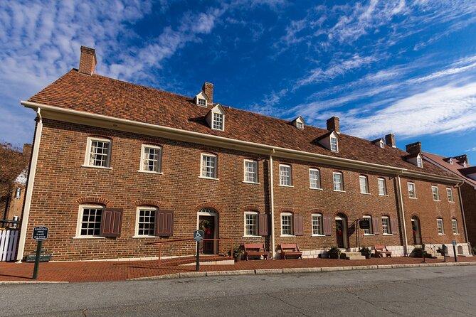 Old Salem's Ghost Self Guided Walking Tour - Exploring Old Salems Squares, Cemeteries, and Haunted Streets