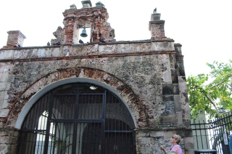 Old San Juan Walking/Guided Tour - Visiting the Santa Catalina Palace and La Fortaleza