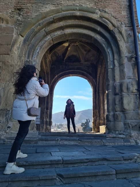 Old Tbilisi Highlights Walking Tour with Wine & 10 Tastings - Guides and Personal Touches