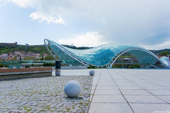 Old tbilisi walking tour & wine tasting - Walk Along Meidan Bazaar and Jan Shardeni Street