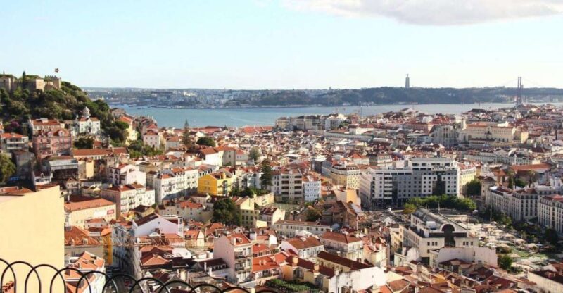 Old town of Lisbon on board of a tuk tuk- 1hour - Experience Lisbon’s Old Town on a 1-Hour Private Tuk Tuk Tour for Up to 4 People