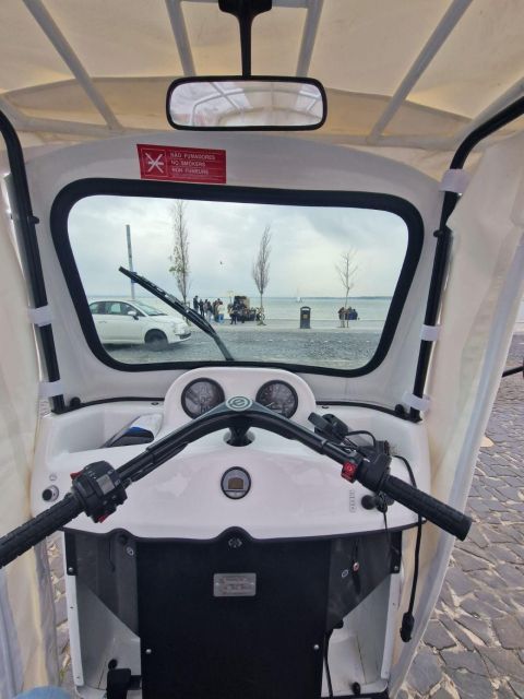 Old town of Lisbon on board of a tuk tuk- 1hour - Frequently Asked Questions