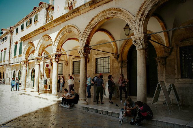 Old Town Secrets Walking Tour - The Guide’s Expertise and Storytelling Style