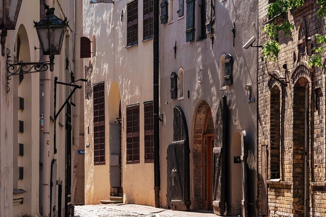 Old Town Sightseeing Tour in Riga by Electro Bus - Itinerary Highlights: Riga Cathedral and Town Hall Square