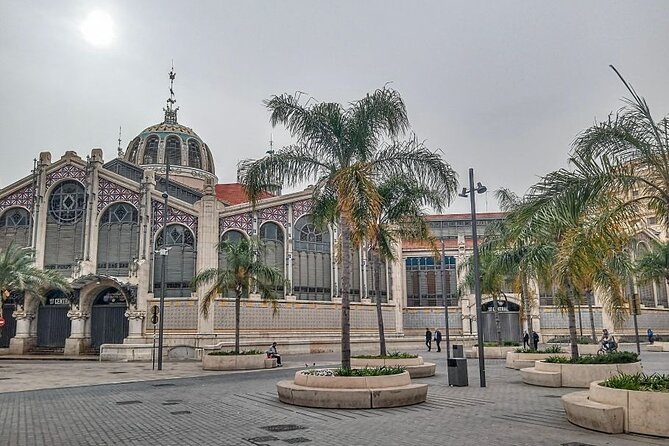 Old Town to Modern Marvels "Premium EBike Yamaha" (From 28,00) - Santa Catalina Church and Plaza Redonda: Historic Streets and Craft Markets