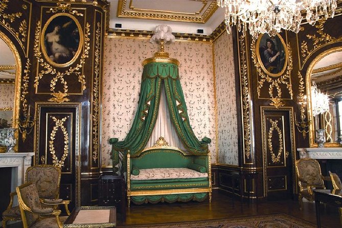 Old Town with Royal Castle + Warsaw Uprising Museum: SMALL GROUP /inc. Pick-up/ - Booking, Cancellation, and Additional Details