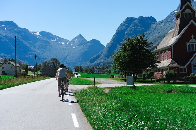 Olden: Fjord e-bike tour - E-Bikes and Equipment: Comfort and Safety
